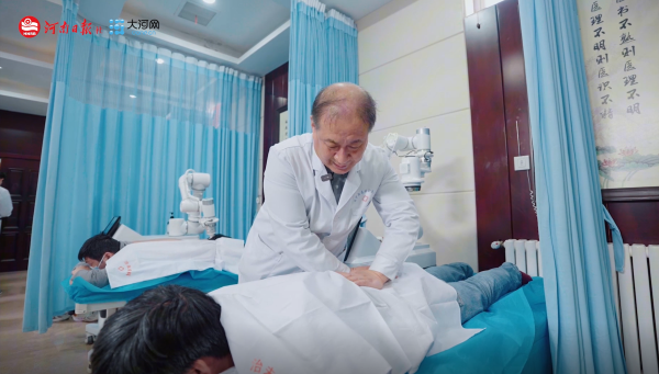中医馆里来了“新学徒”丨UP！豫新潮⑥